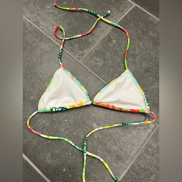 Multicoloured Hawaiian Print Bikini Top - Picture 2 of 4